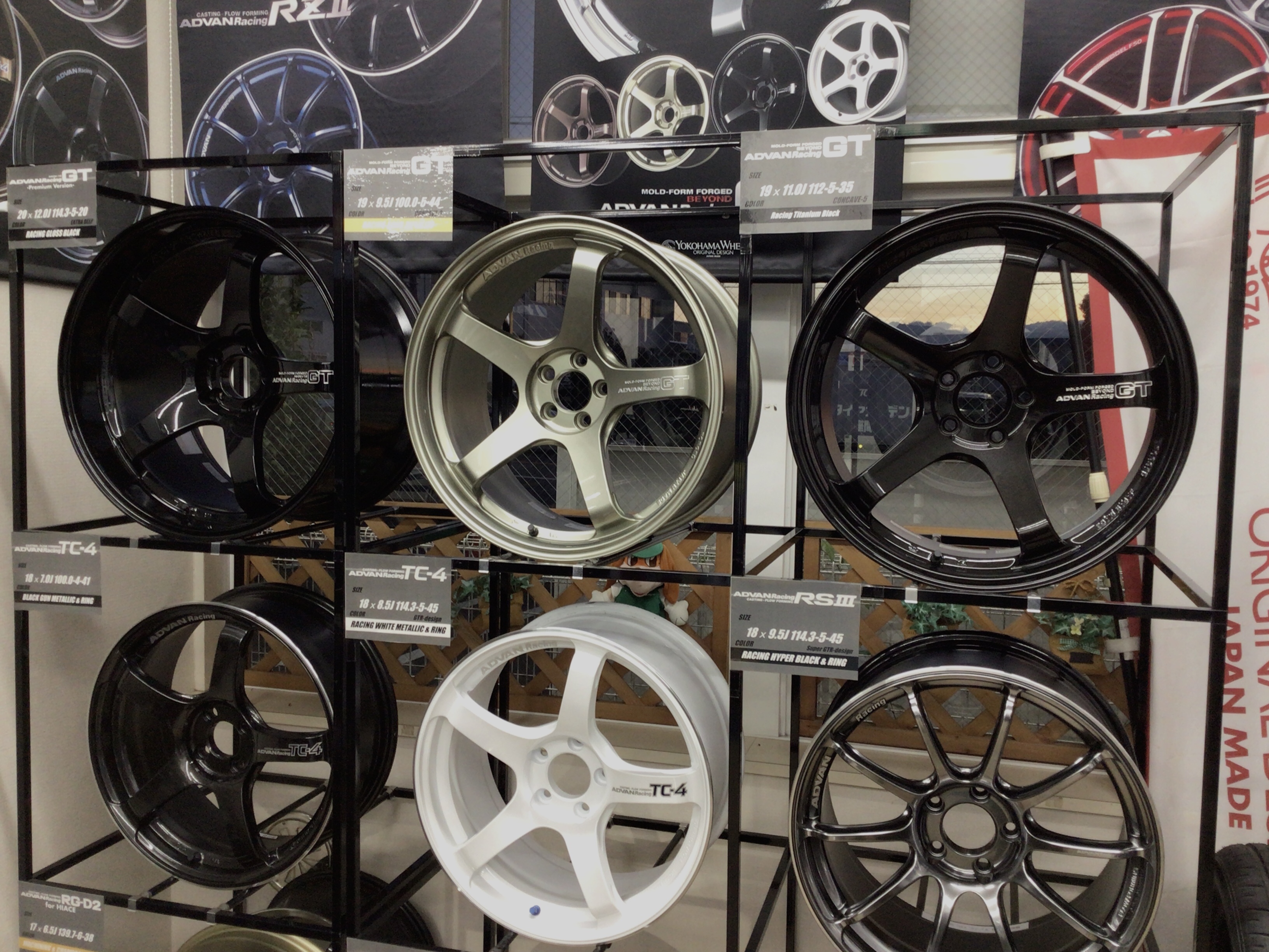 YOKOHAMA WHEEL 展示してます