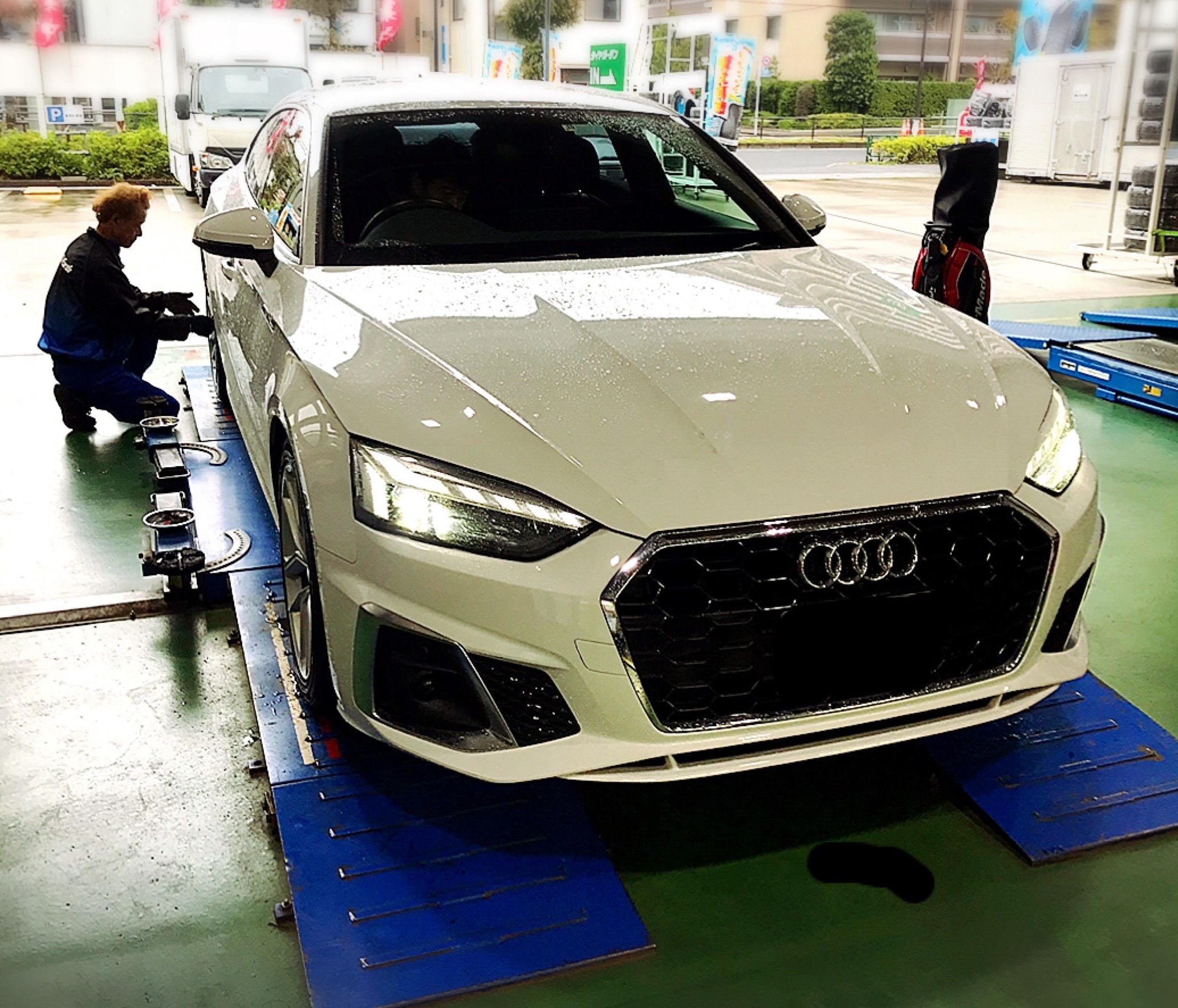 アウディA5にアドバンスポーツV107