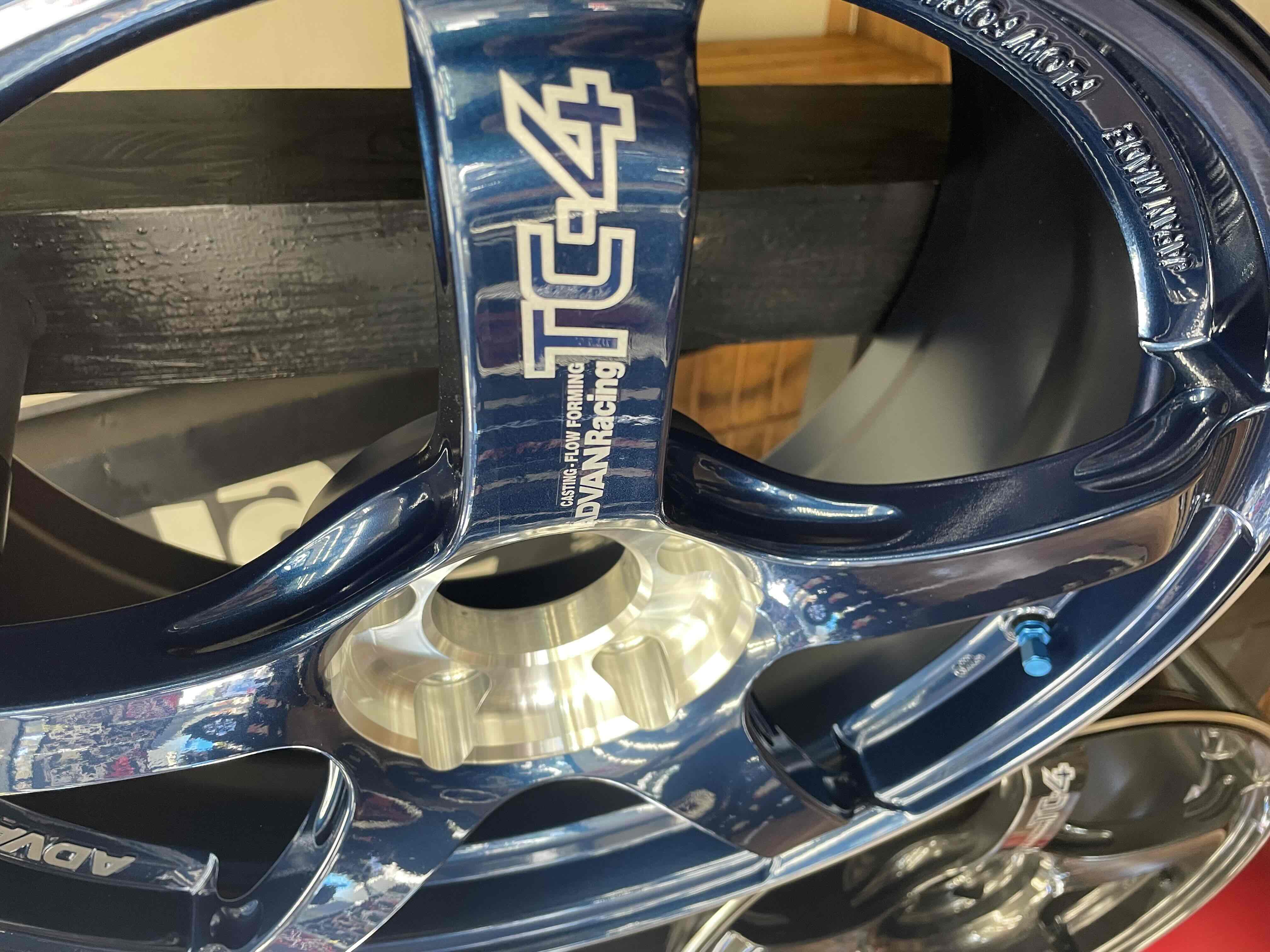 ADVAN Racing TC-4SE