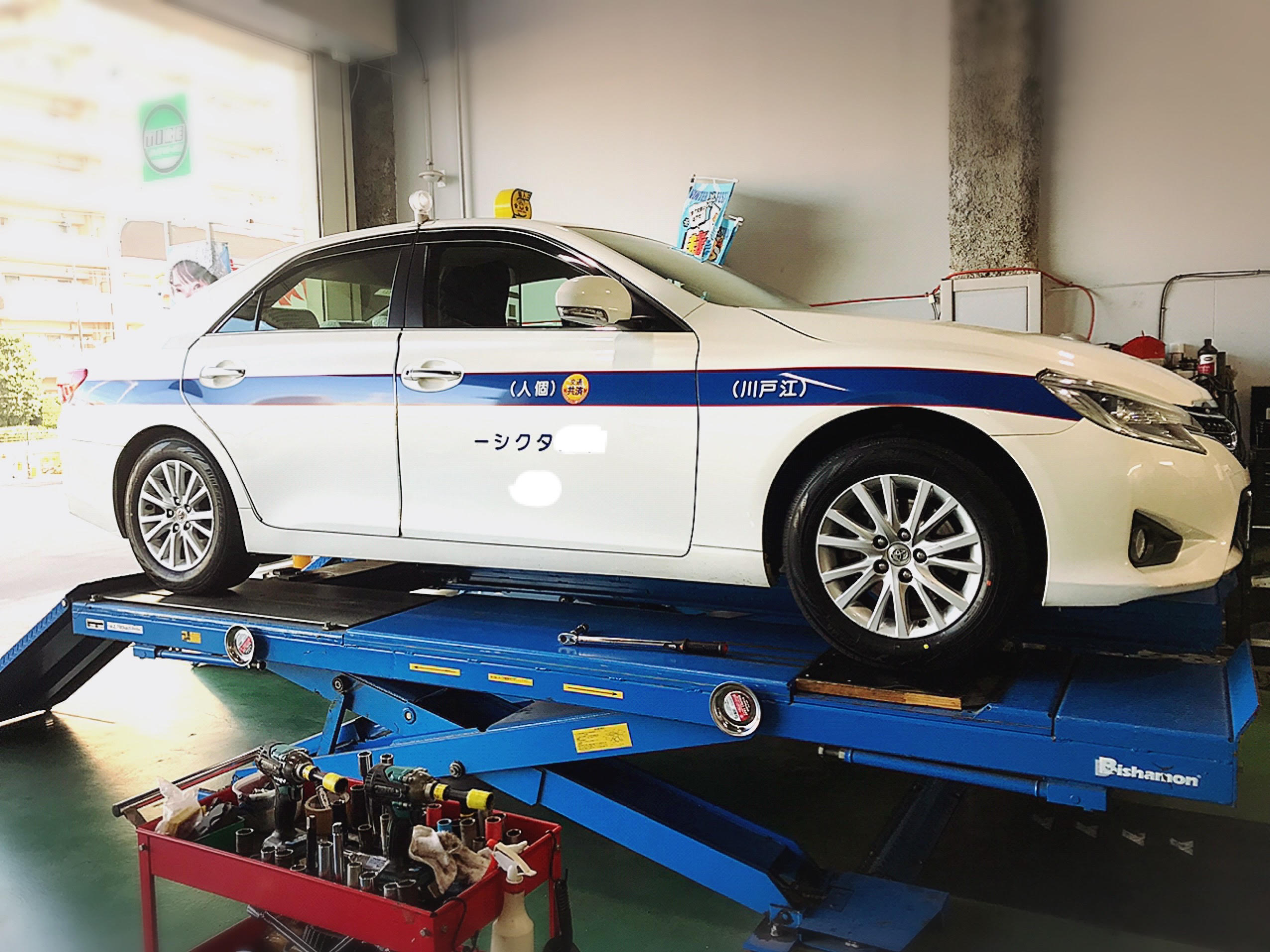 タクシー運転手さん！！一番いいタイヤて っ！なに？！ 