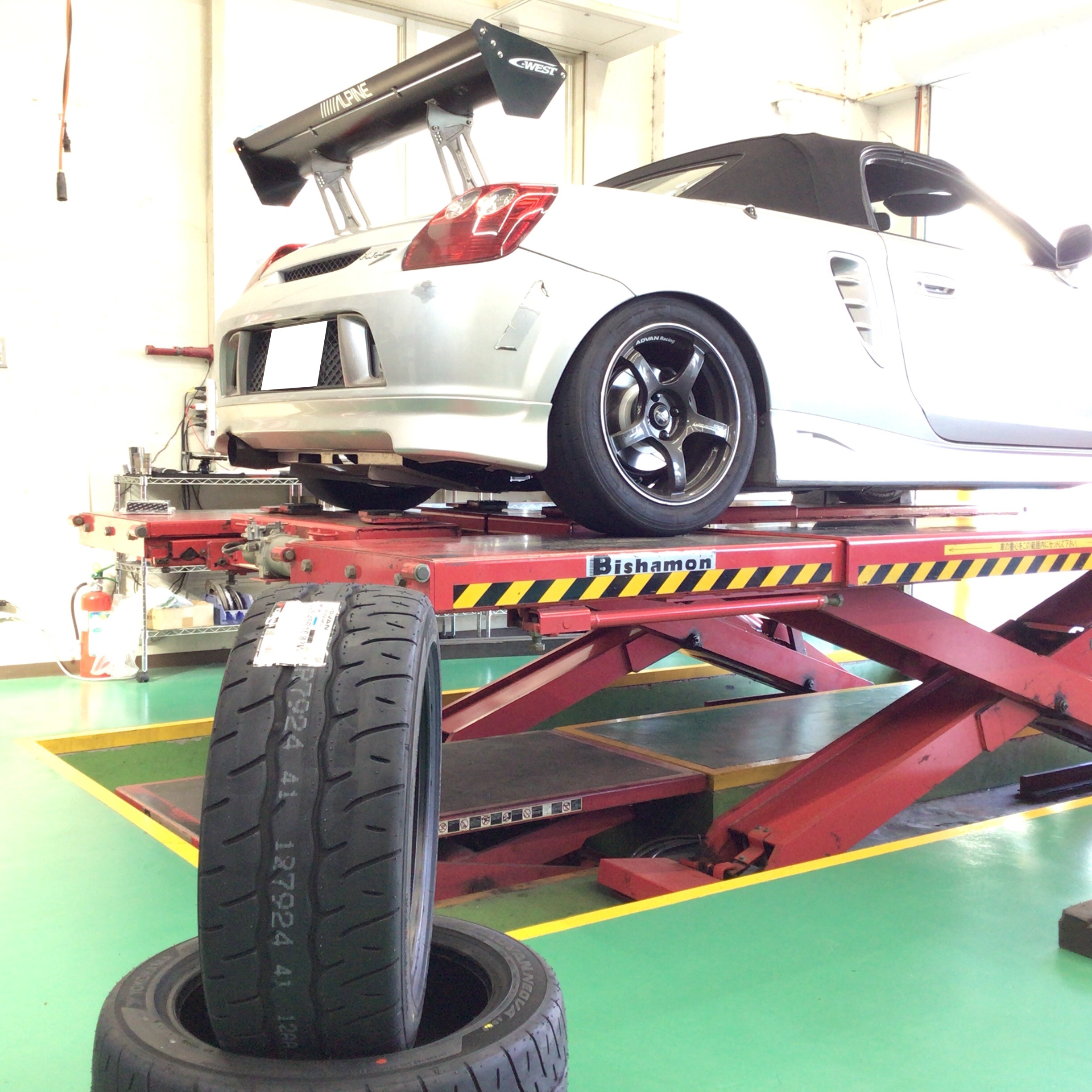 ADVAN Racing にはADVANタイヤ