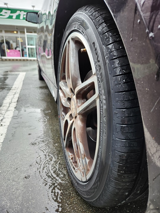 雨の日のタイヤはウエットAがオススメ！！