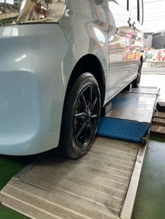 スタッドレスタイヤお取付けしました