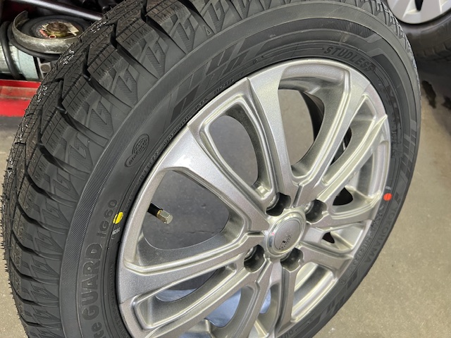 タイヤ交換受付中です☆彡