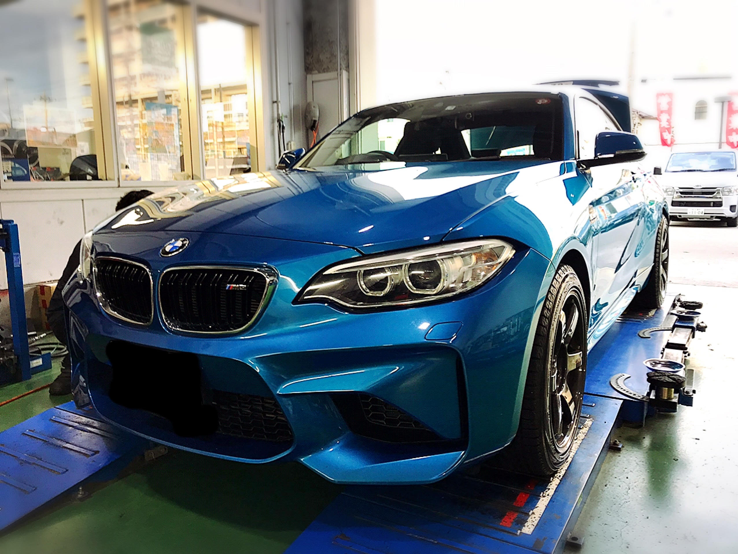 BMW　M2にIG70のお取り付けです。  