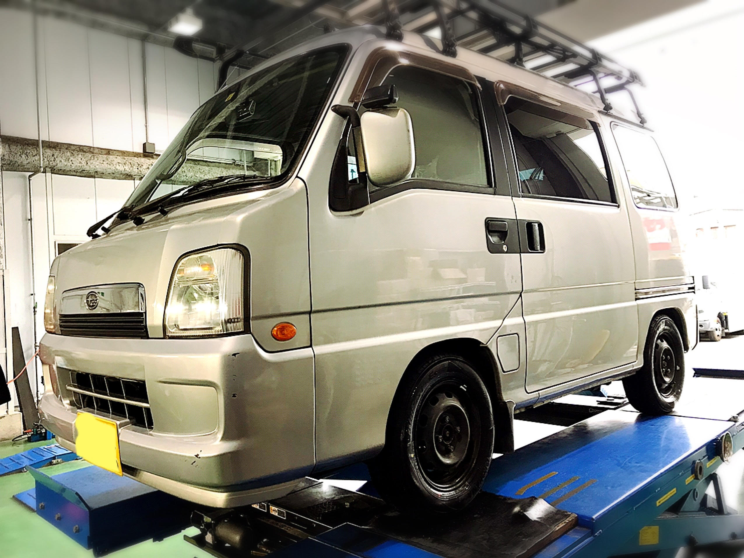 サンバーにES32の交換、お取り付けでございます。