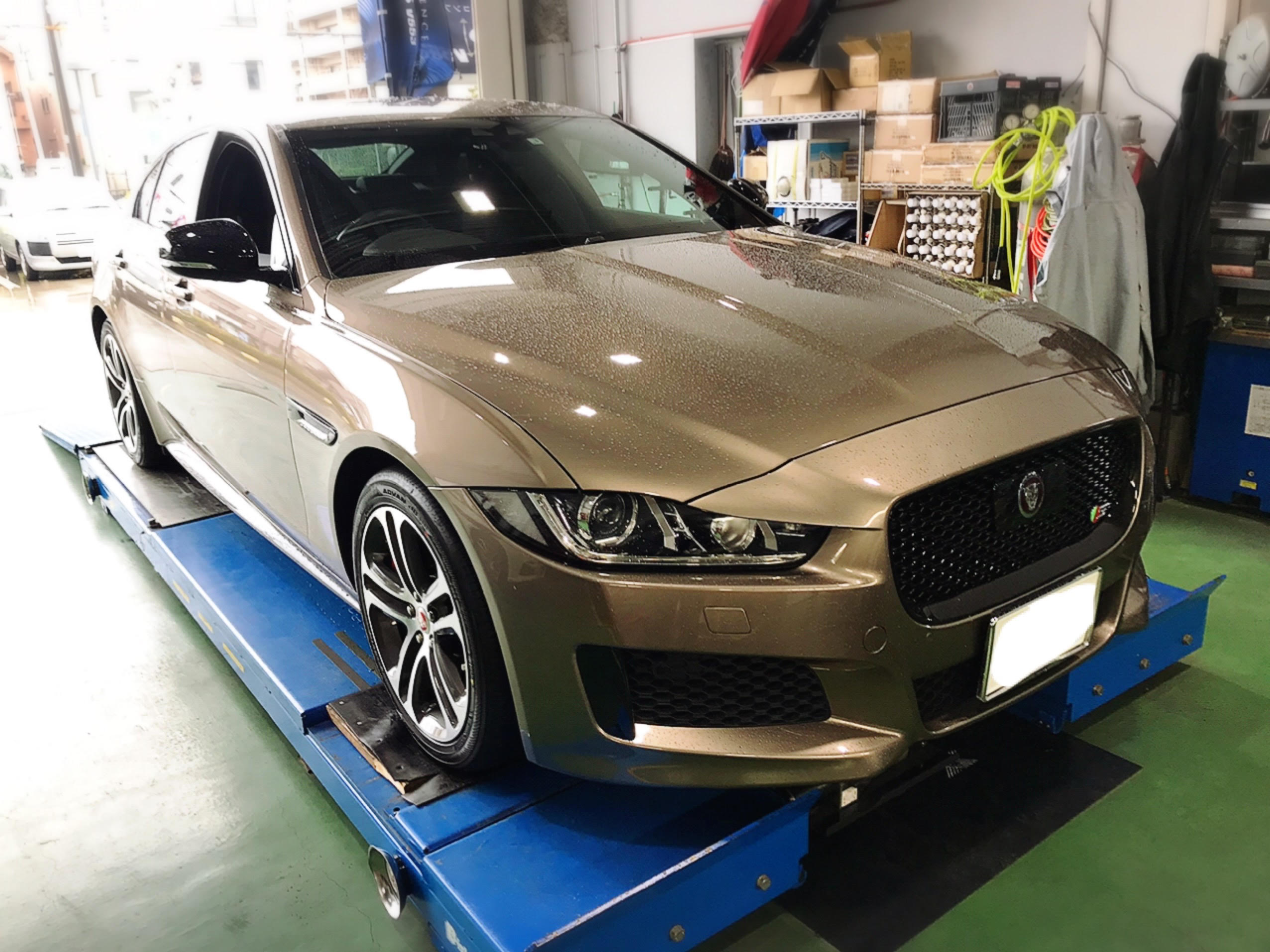 ジャガーにアドバン㏈Ｖ５５３を交換取り付け作業させて頂きました。