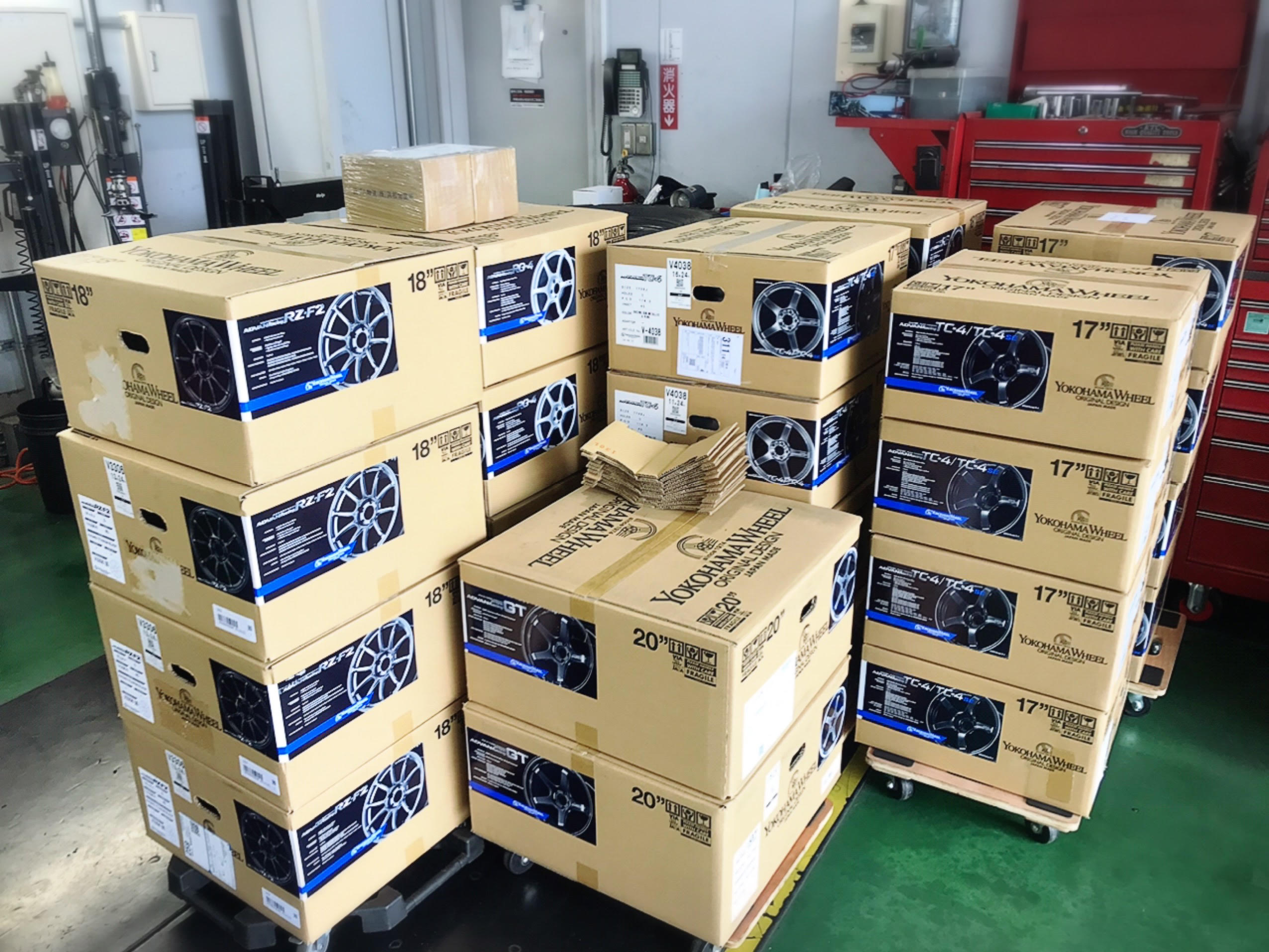 ご注文いただいたアドバンレーシングホイールがドンドン入荷中～！！