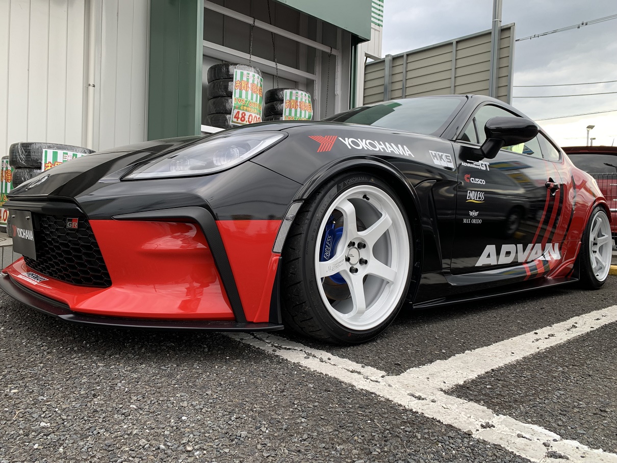 ADVAN GR86が再び店頭展示中です