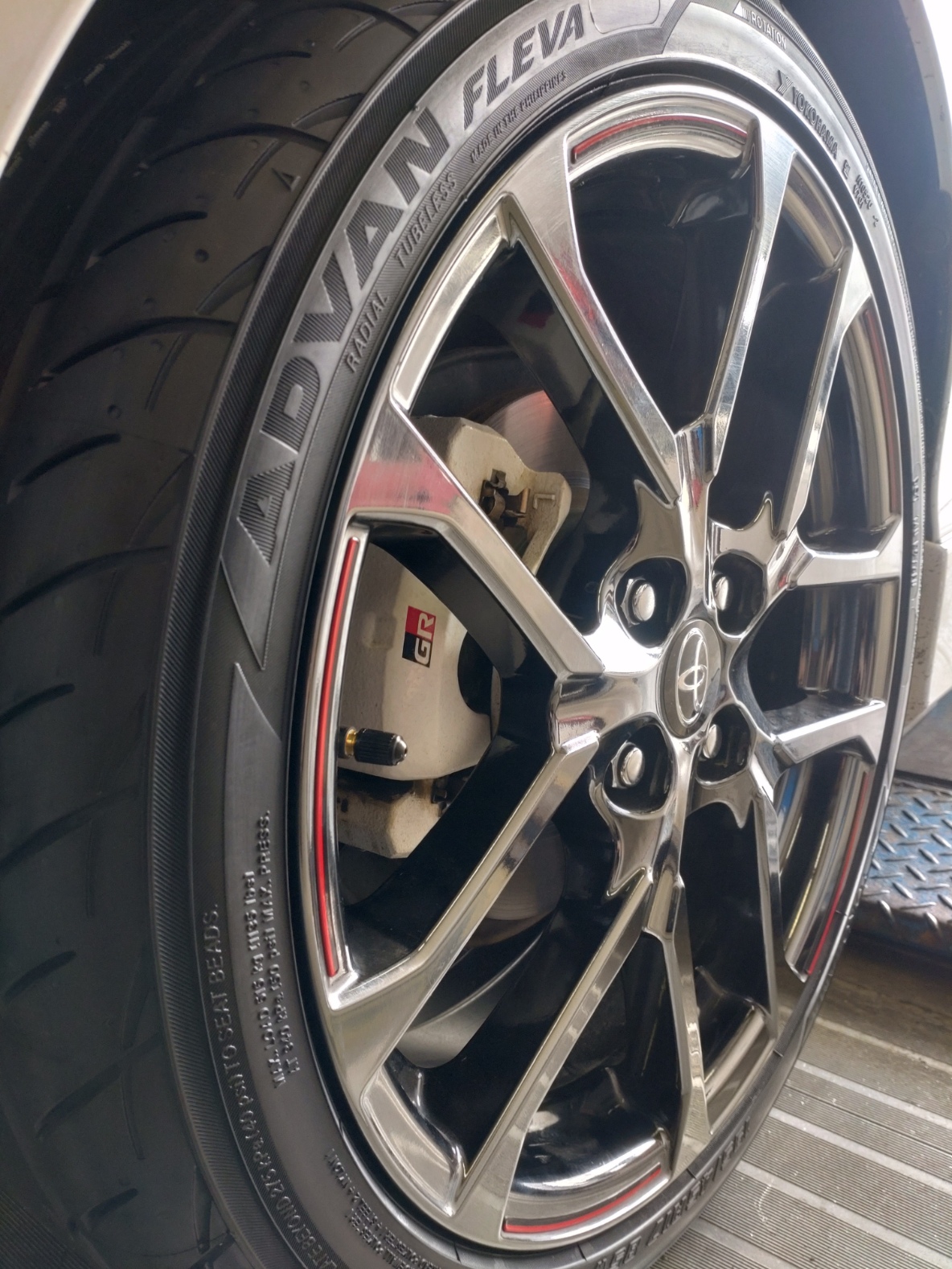 スポーティーなお車には！