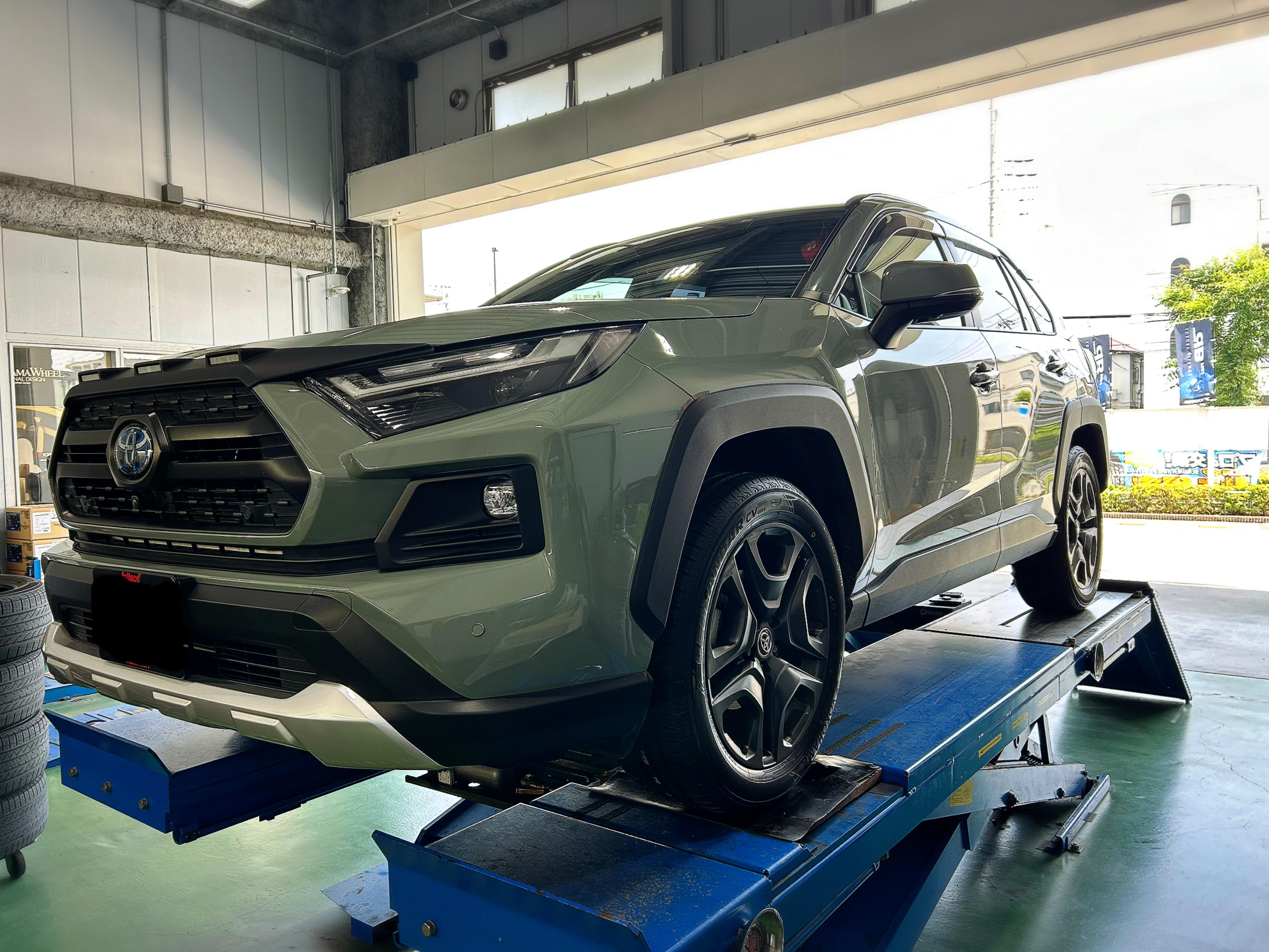 RAV4にジオランダーCV　のお取り付けです。
