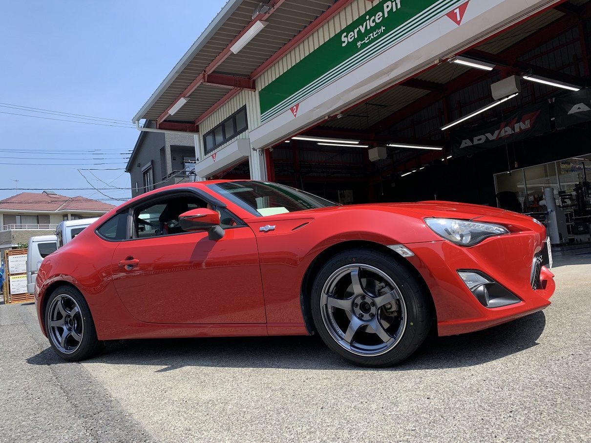 ADVAN Racing TC-4 17INCH