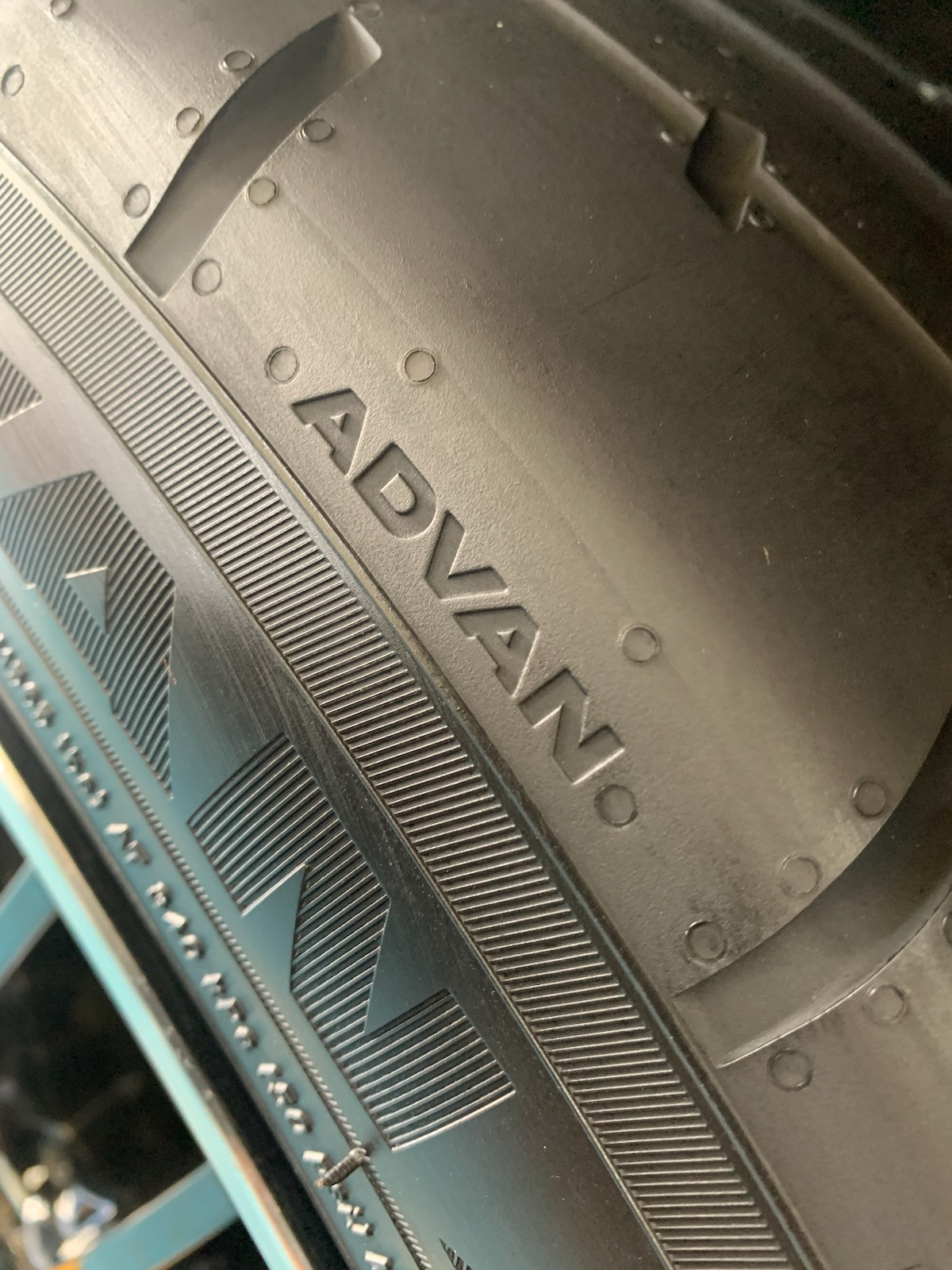 CHR&times;ADVAN APEX V601