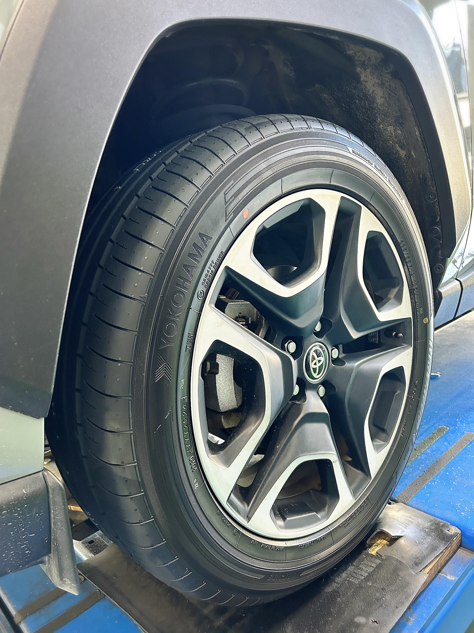 RAV4にブリ―アースXTを交換取り付け作業させていただきました！