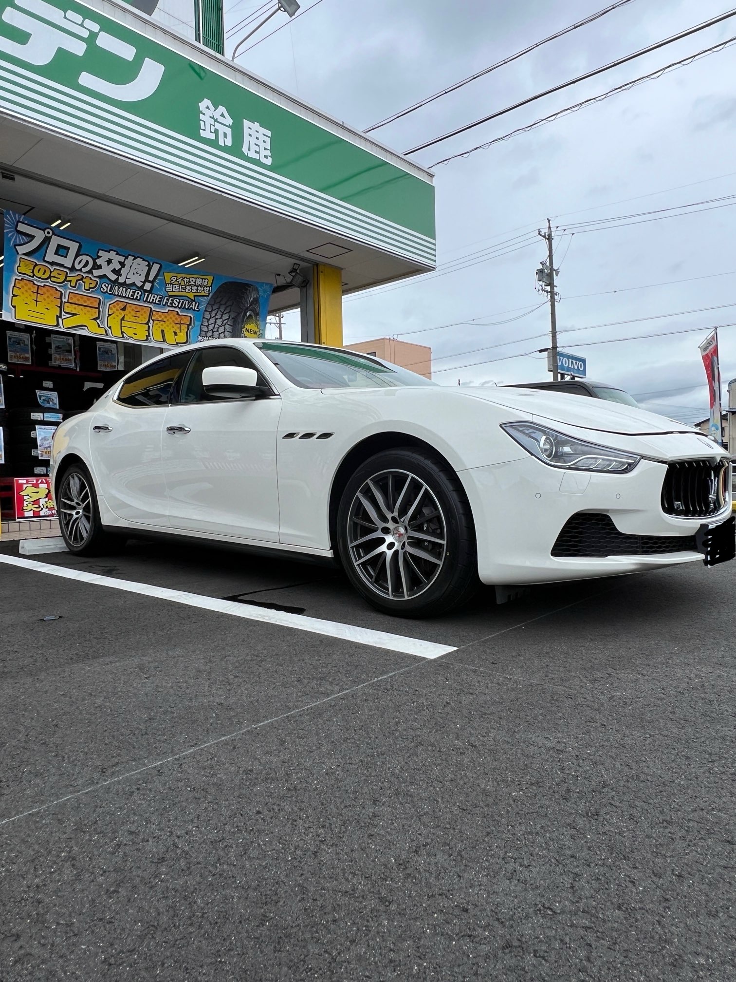 マセラティ ギブリ タイヤ交換！