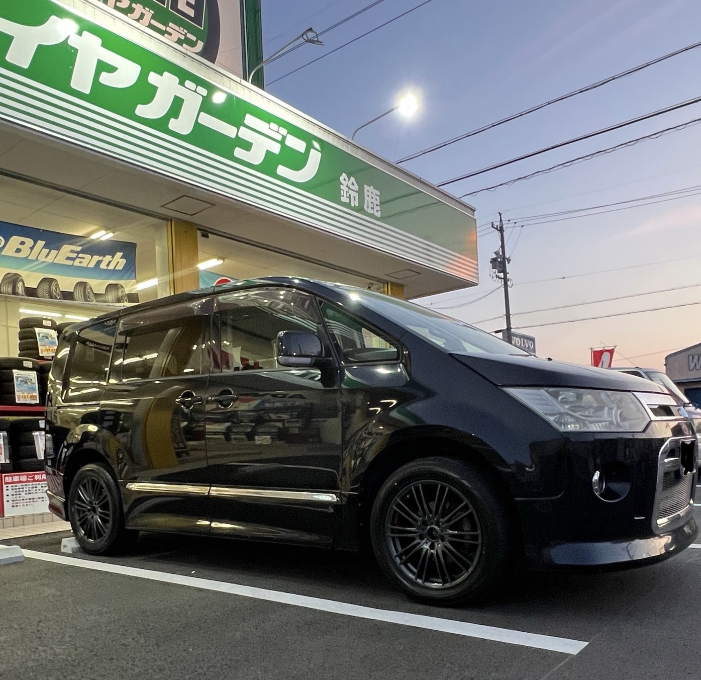 デリカD５ Blue Earth RV03装着！