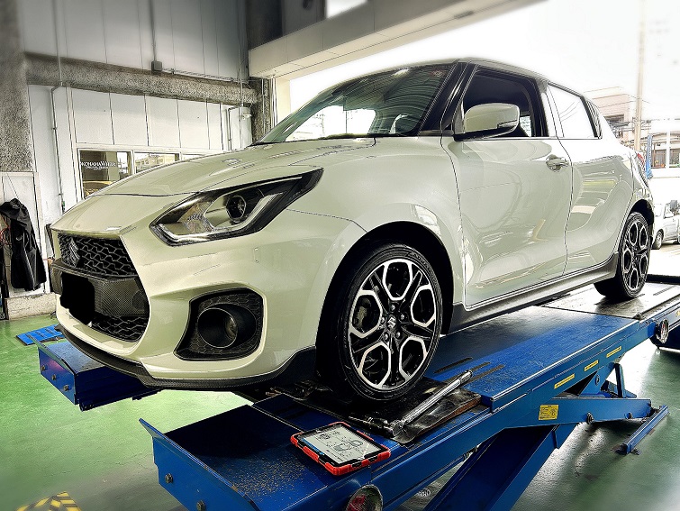 スイフトスポーツにアドバンフレバを交換取り付け作業させて頂きました。