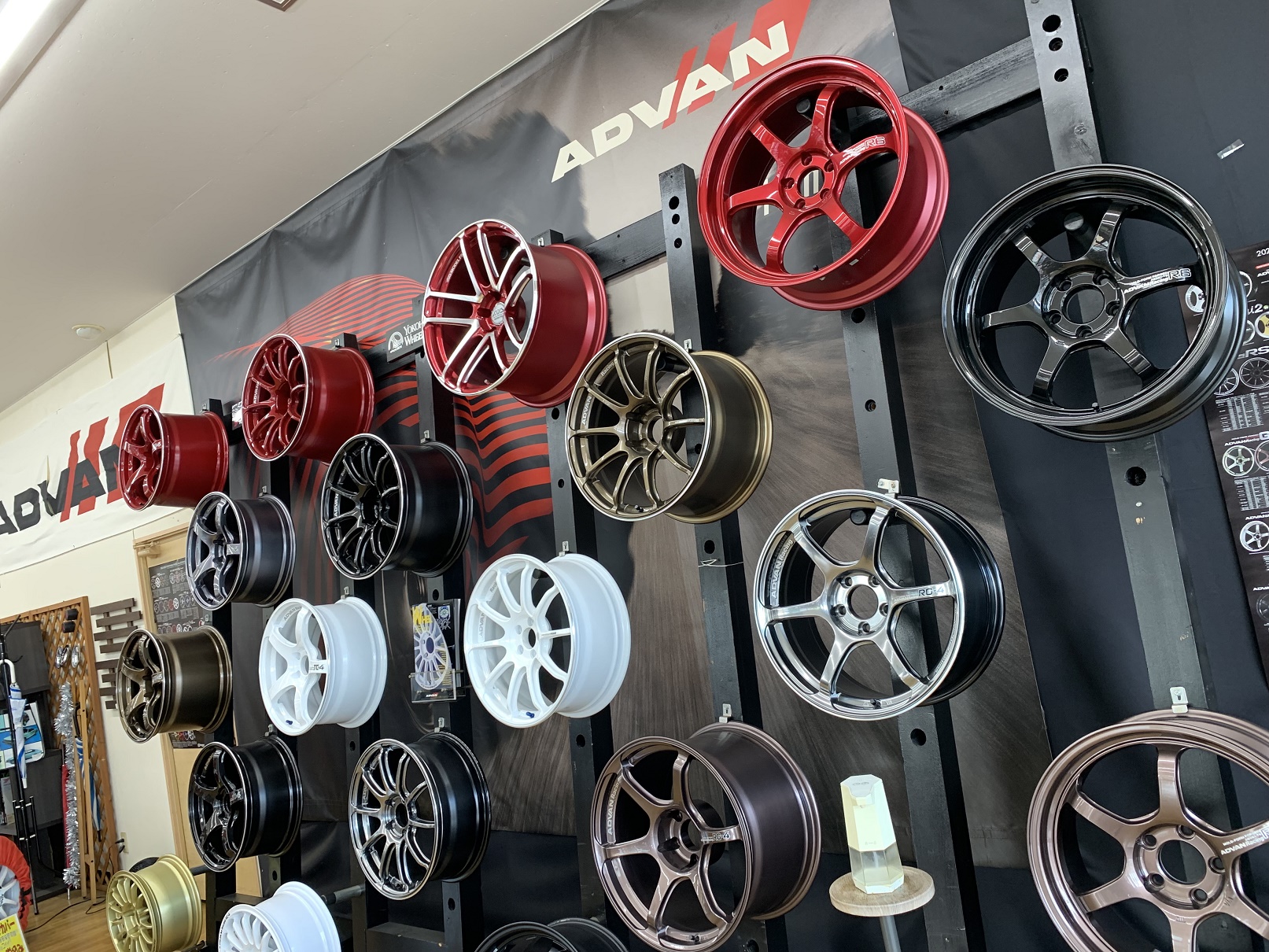 スタッドレスタイヤからADVAN YOKOHAMA WHEELまで！