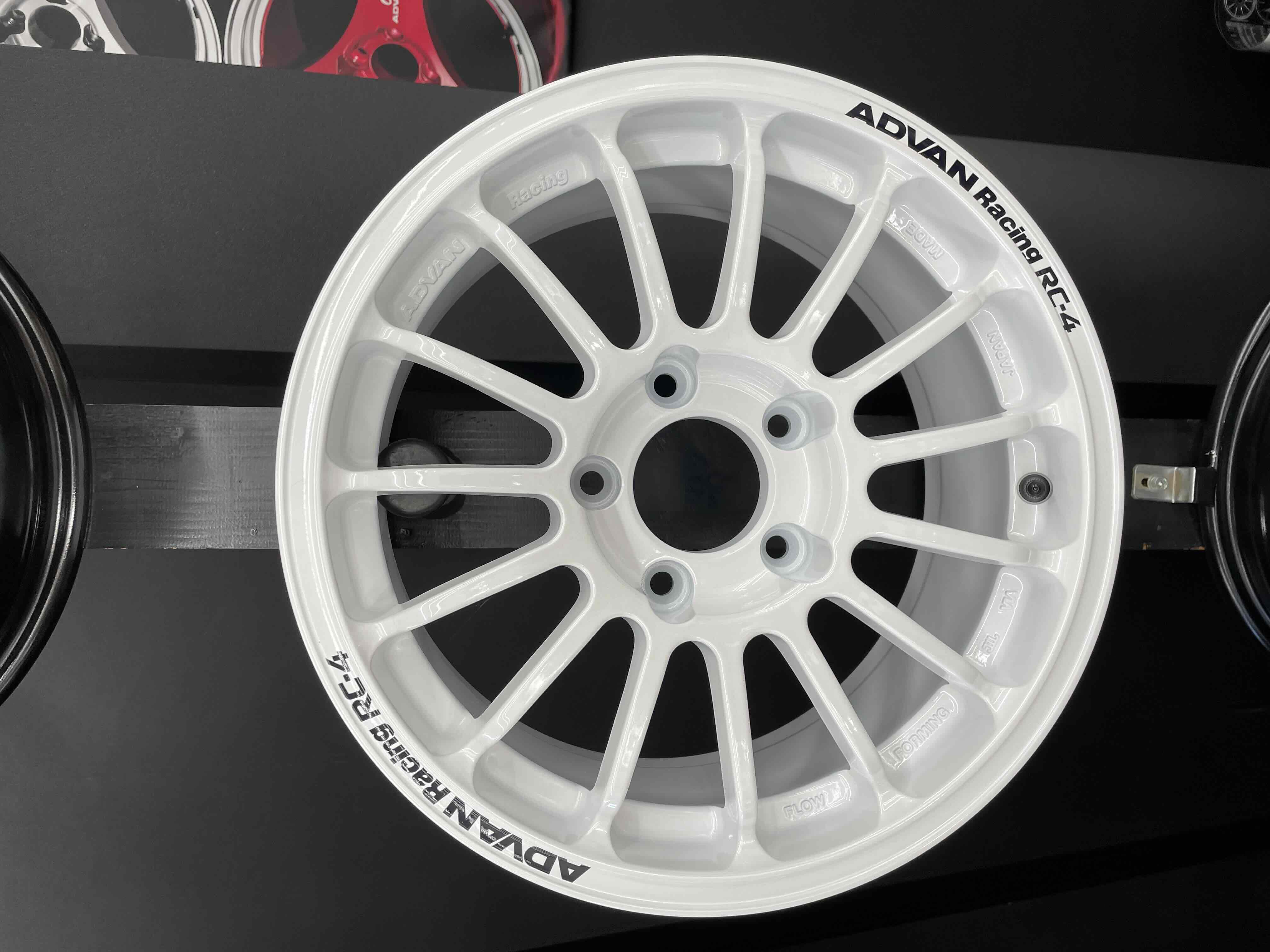 ADVAN Racing RC-4
