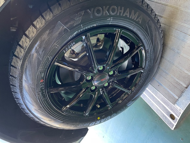 スタッドレスタイヤお取付けしました。