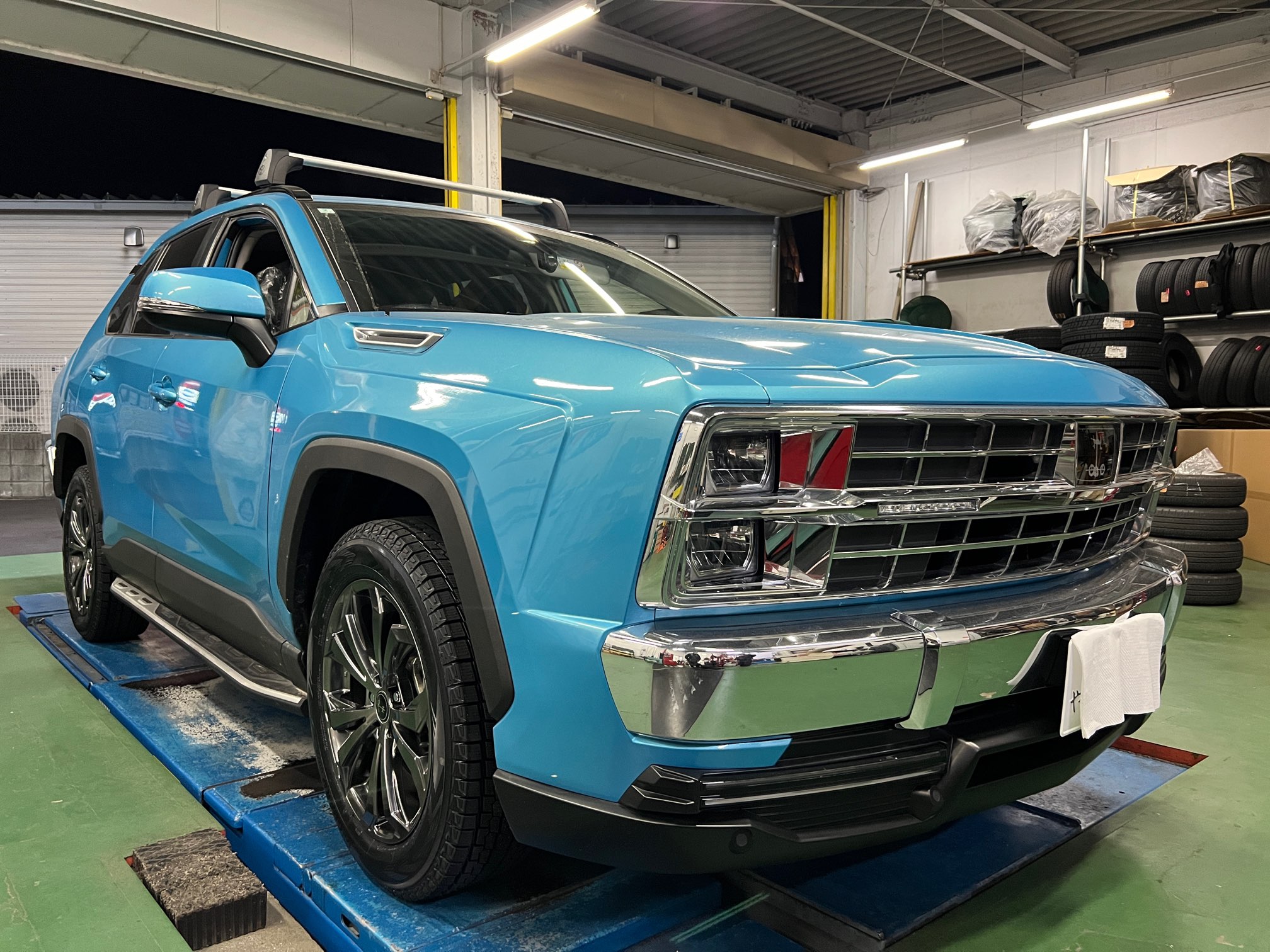 タイヤガーデン鈴鹿店に光岡自動車のバディー登場！