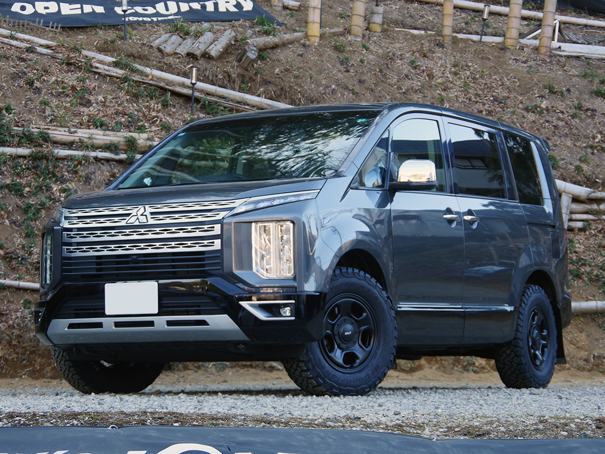三菱デリカD:5 BRUT BR-33　マッドフラップも装着
