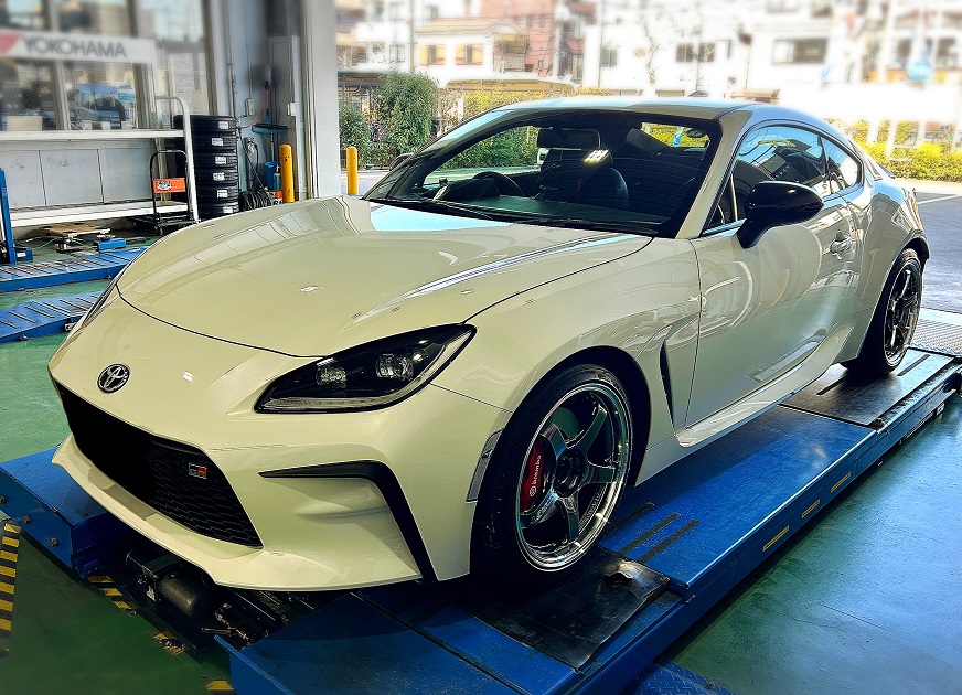 GR86にアドバンレーシングGT-BEYONDがバッチリマッチしていてカッコイイ度アゲアゲです！！ 
