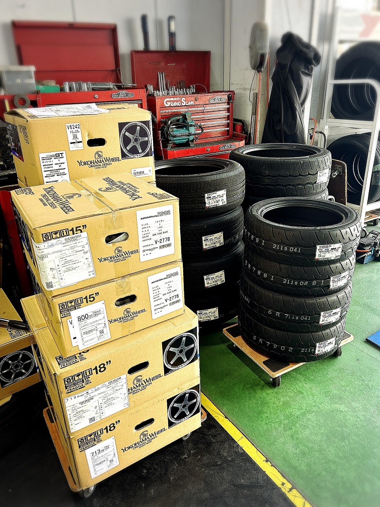 アドバン　レーシングホイール＆アドバンシリーズタイヤ続々入荷中～！！