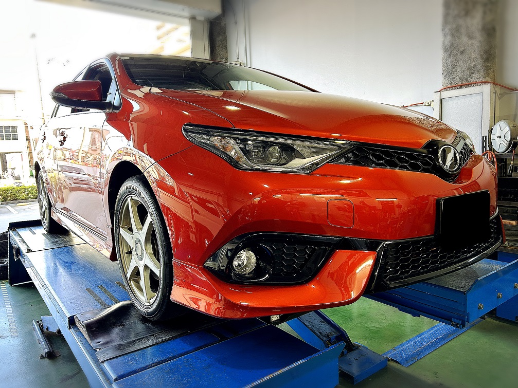 トヨタAURISにアドバンAPEXV601を交換取り付け作業させていただきました