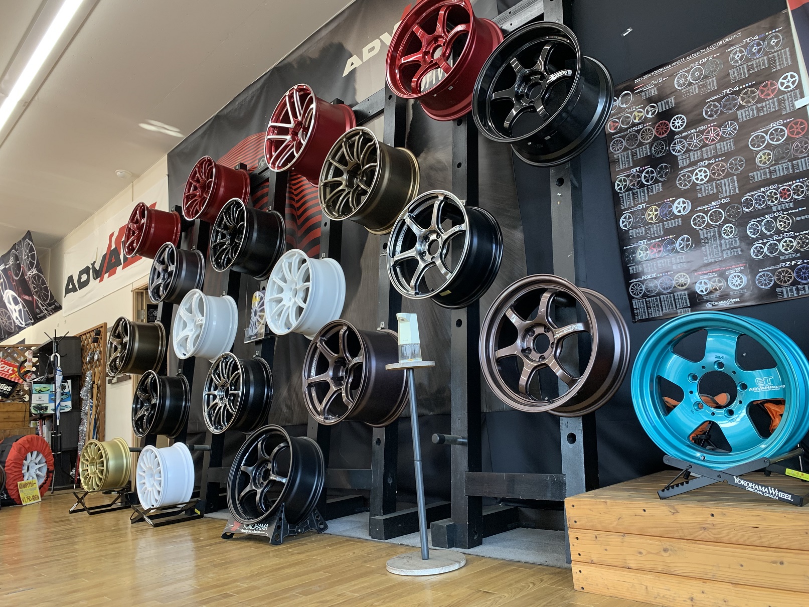 ADVAN YOKOHAMAWHEEL多数展示中です！