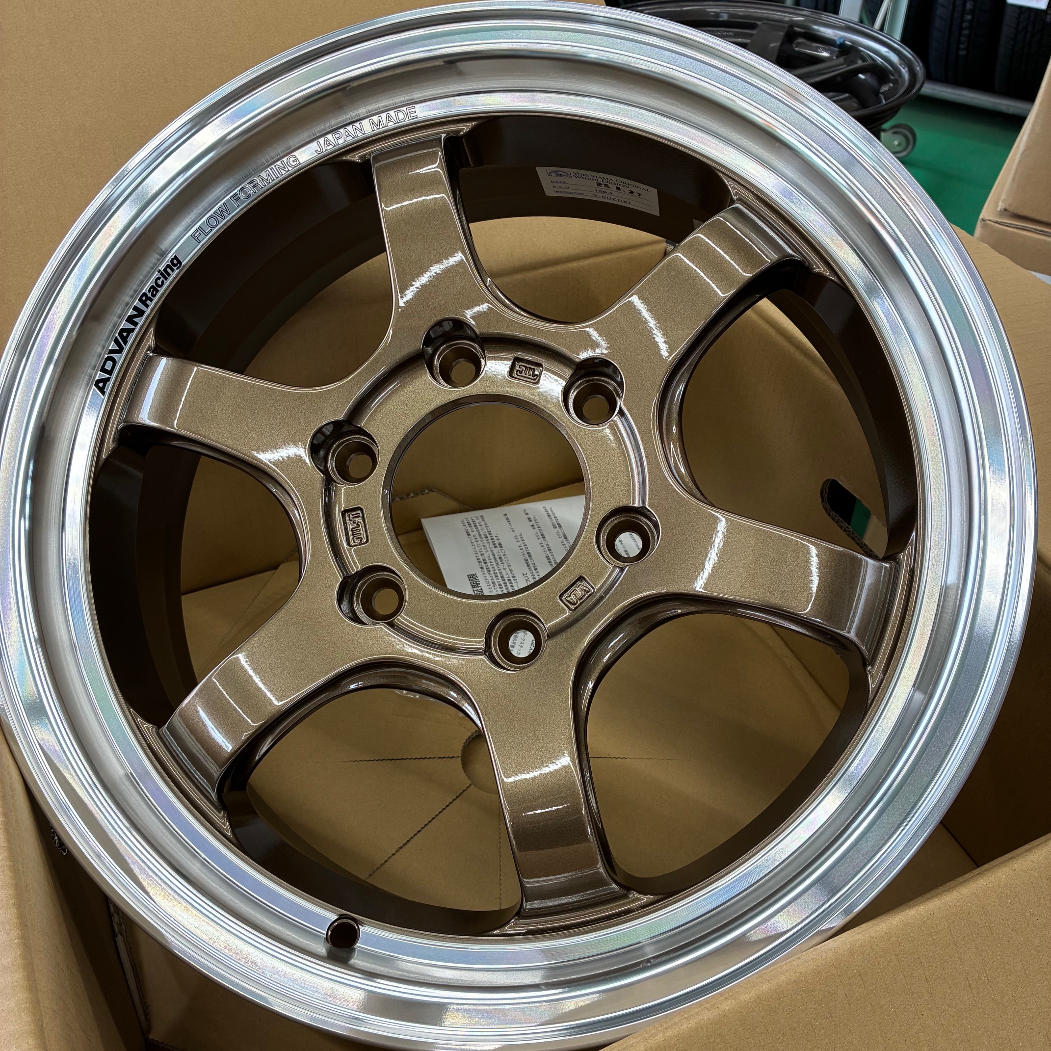ADVAN Racing  RG-D2  for  HIACE