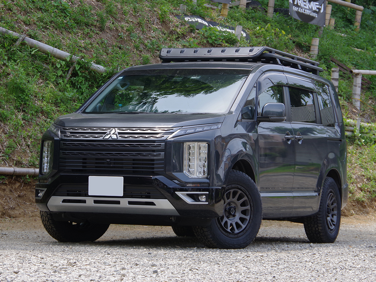 デリカD5　デルタフォースオーバルの限定カラー