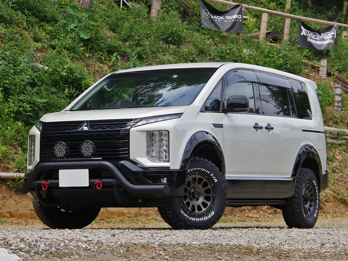 デリカD5にデルタフォースオーバルのマットスモークポリッシュ