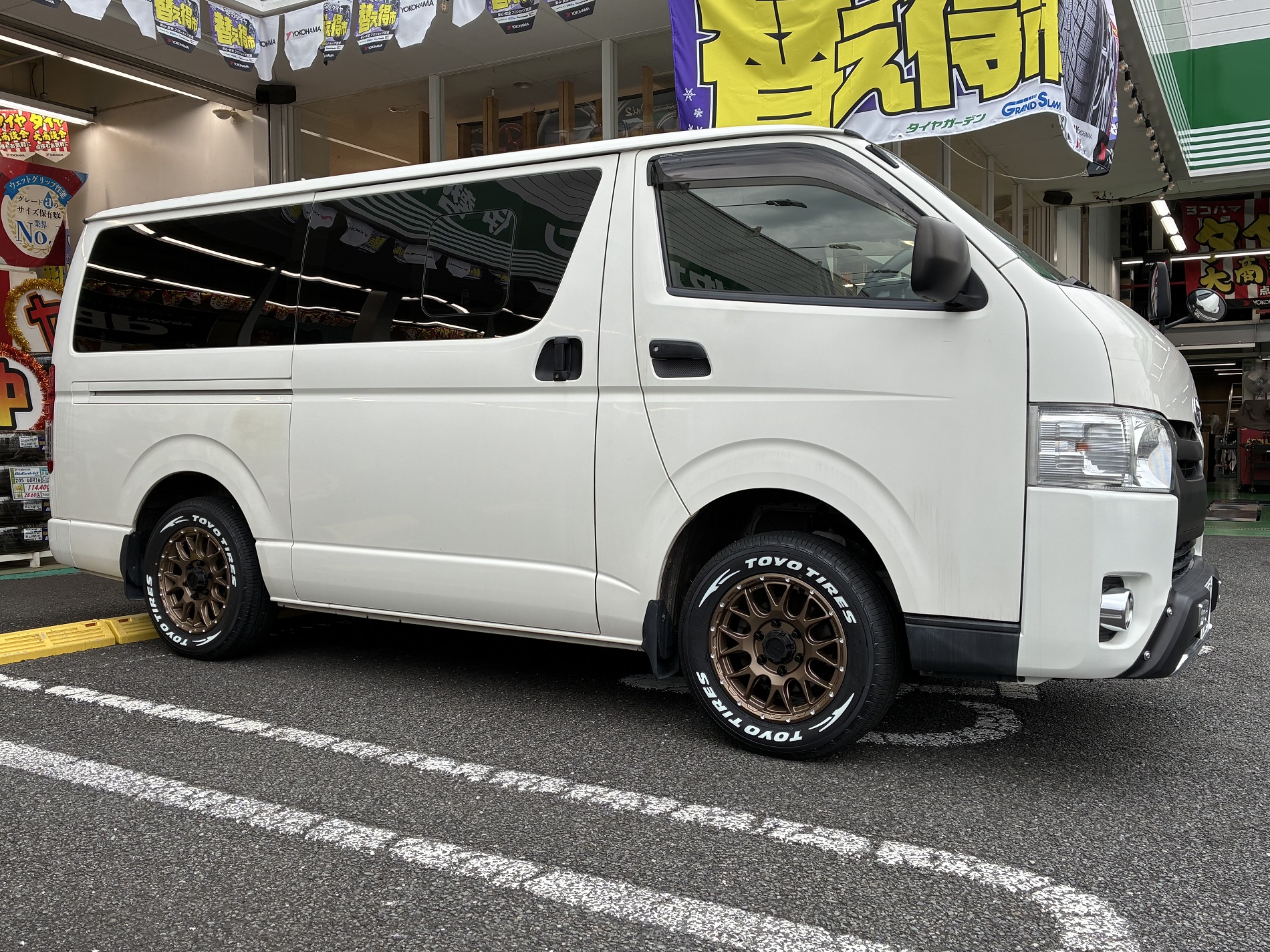 ハイエース・ウェッズ　マッドヴァンス08　16インチ