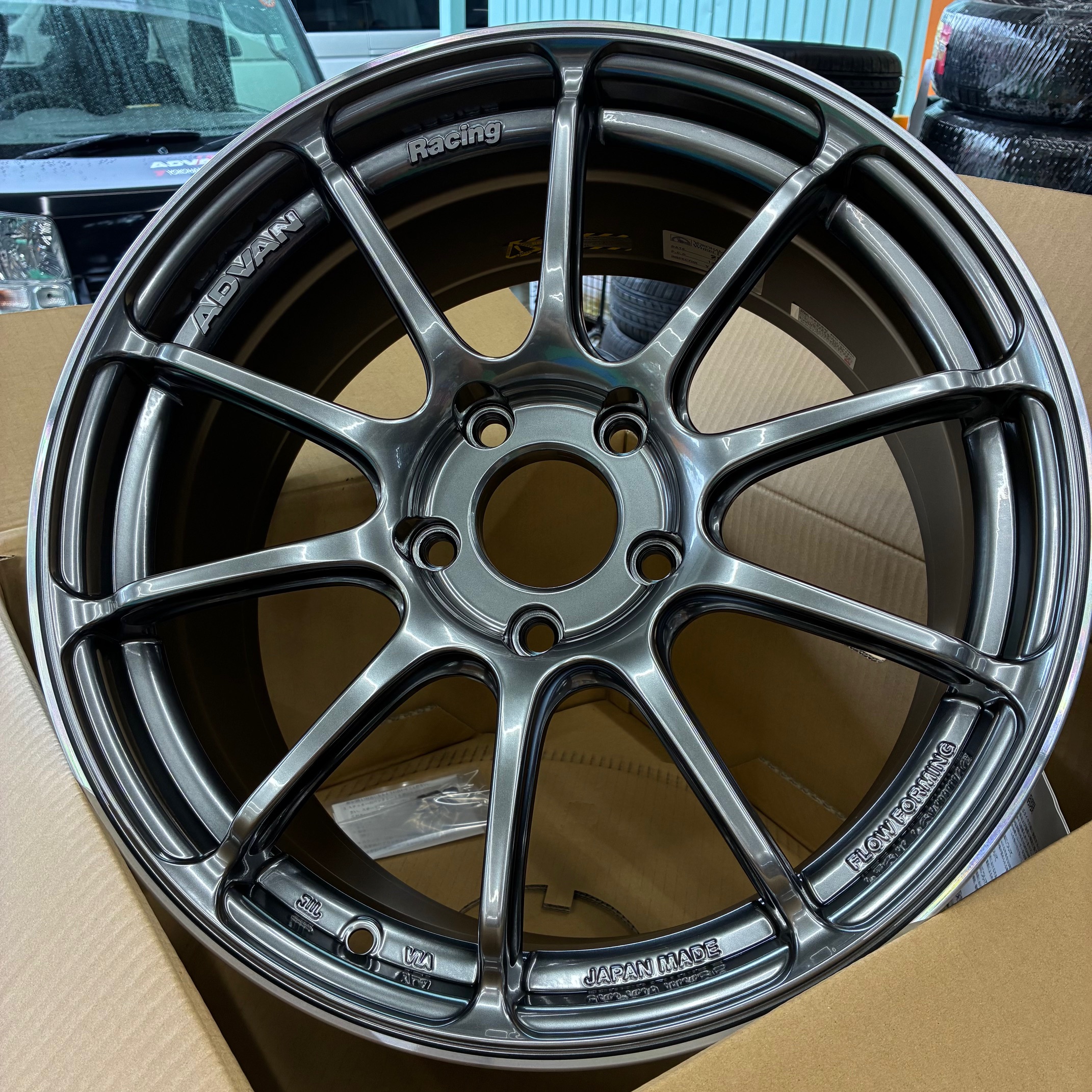 あの車のスタッドレスタイヤ用に