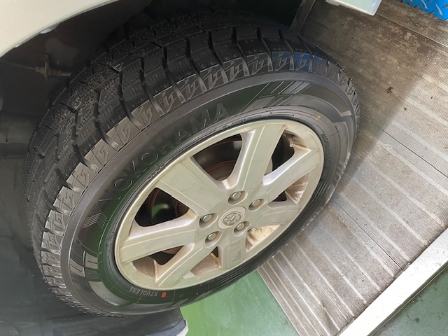 スタッドレスタイヤ早期受付中です。