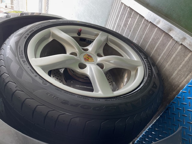 ADVAN Sport V105
