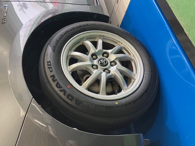 プリウス&alpha;のタイヤ交換