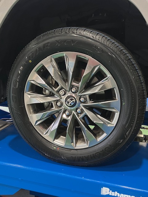 ランクル300のタイヤ交換
