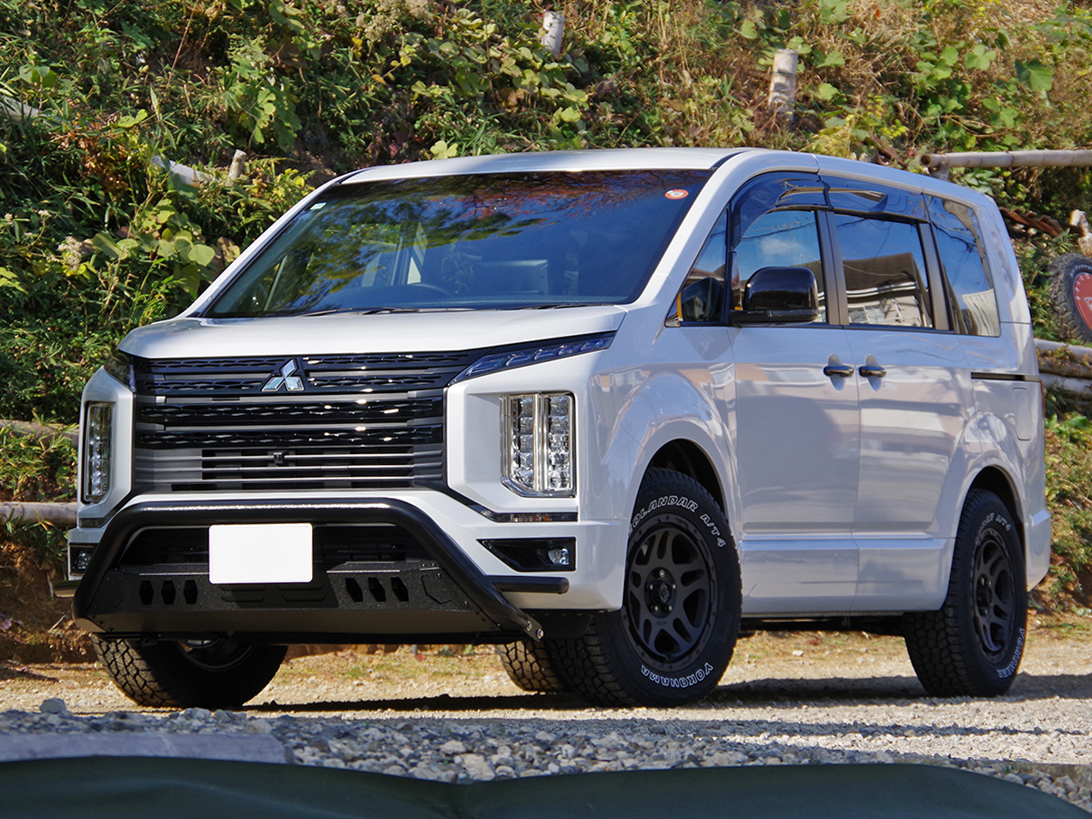 納車間もないデリカD5にデルタフォースオーバーランダーの17インチ