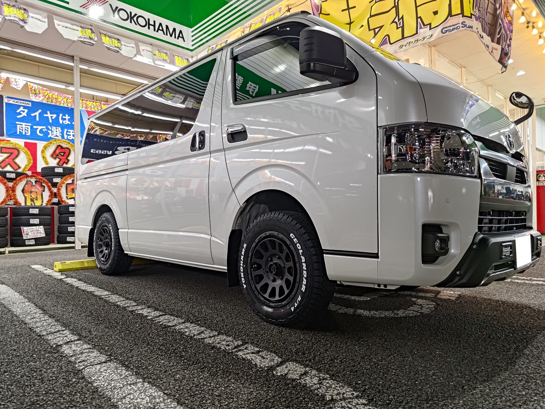 ハイエースにデルタフォースホイールセット取付！