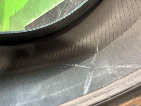 続：出勤時&hellip;二号の車が&hellip;あら、パンク！？