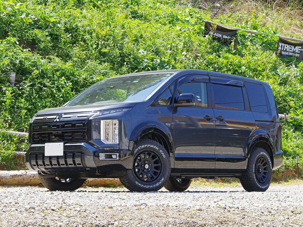新型デリカD5にデルタフォースオーバル　マットブラックの17インチ