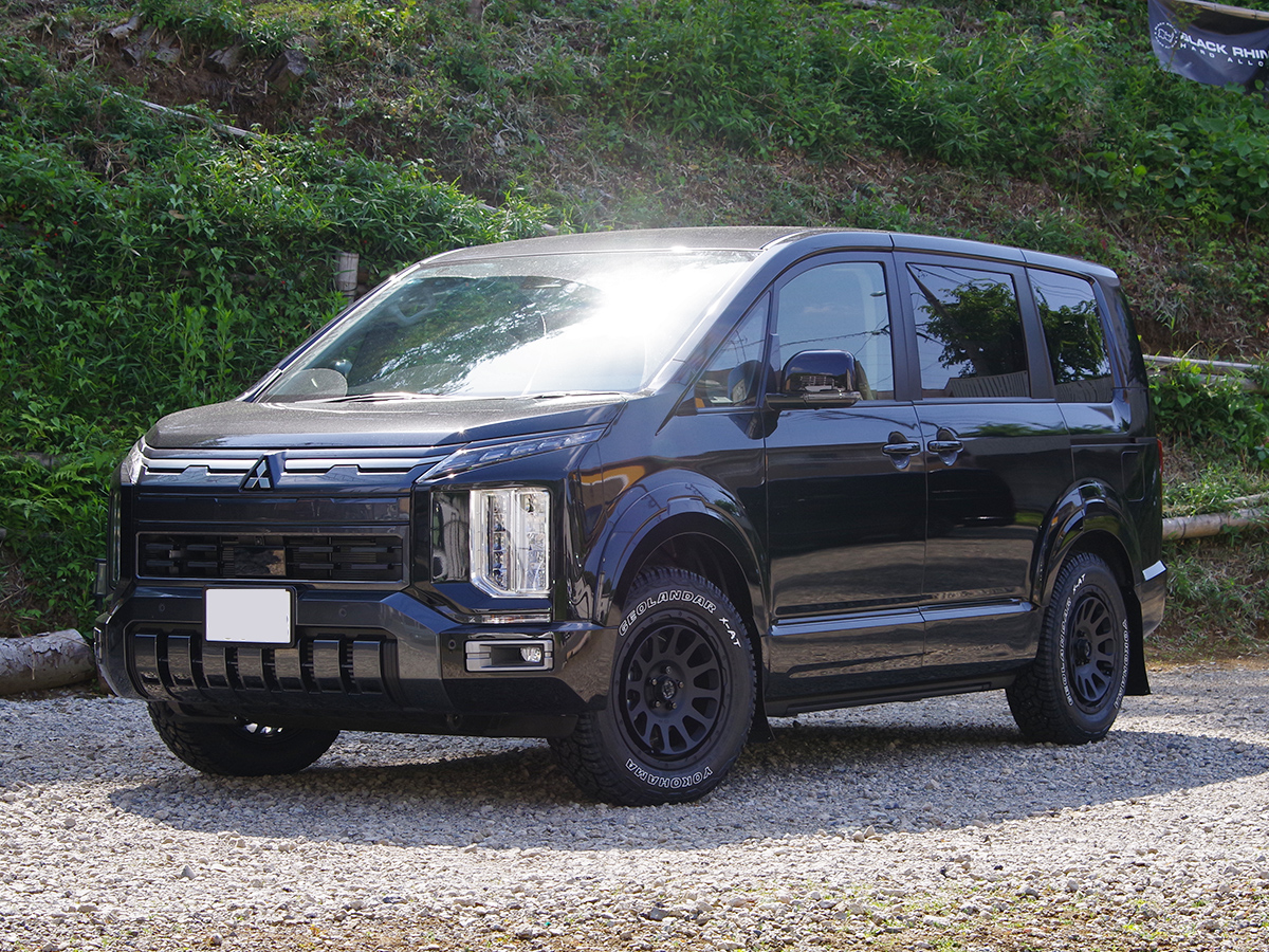 新型デリカD:5 タイヤホイールの交換です デルタフォースオーバル