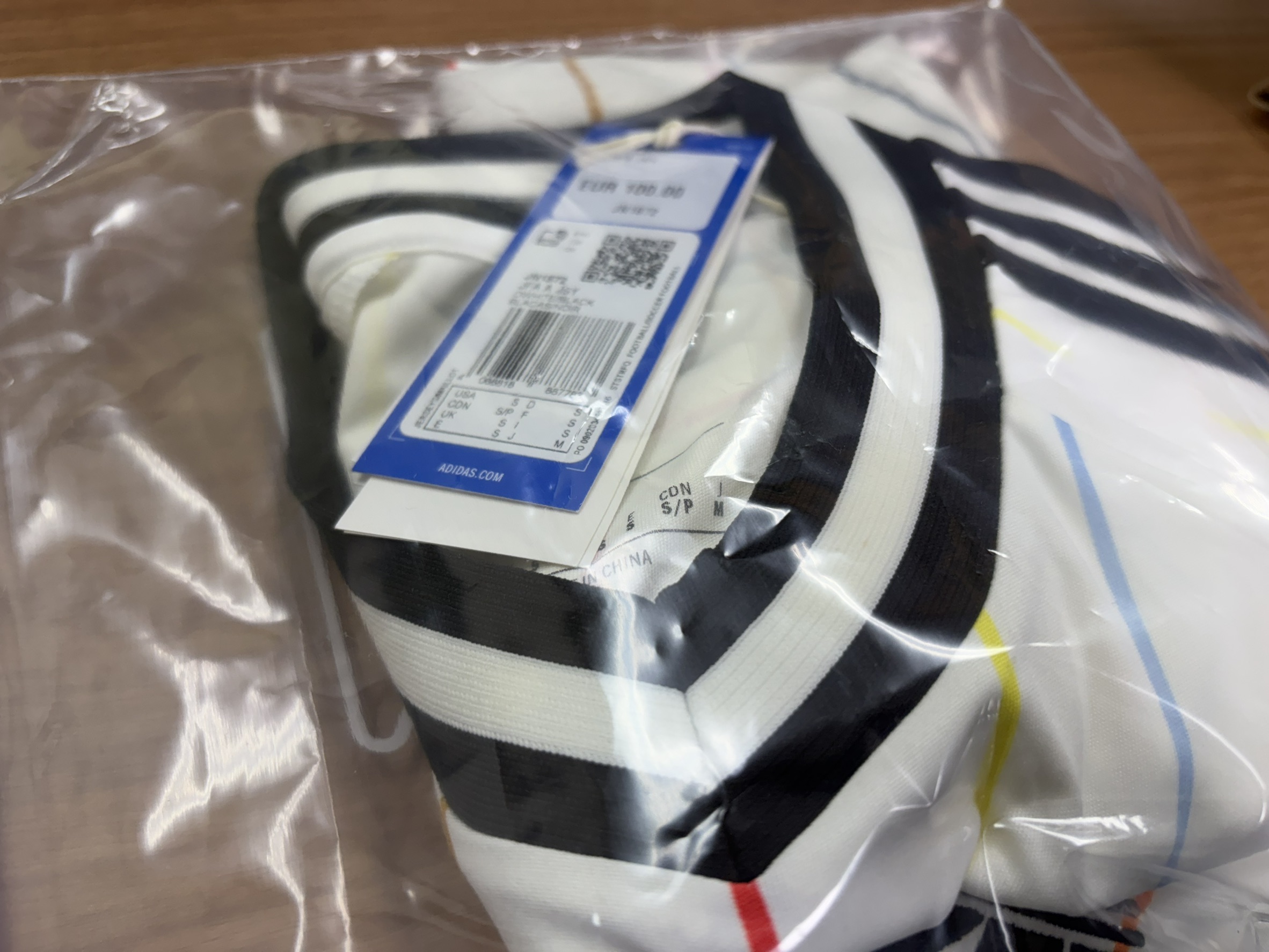 あの手に入らない商品の人気にあやかりまして。