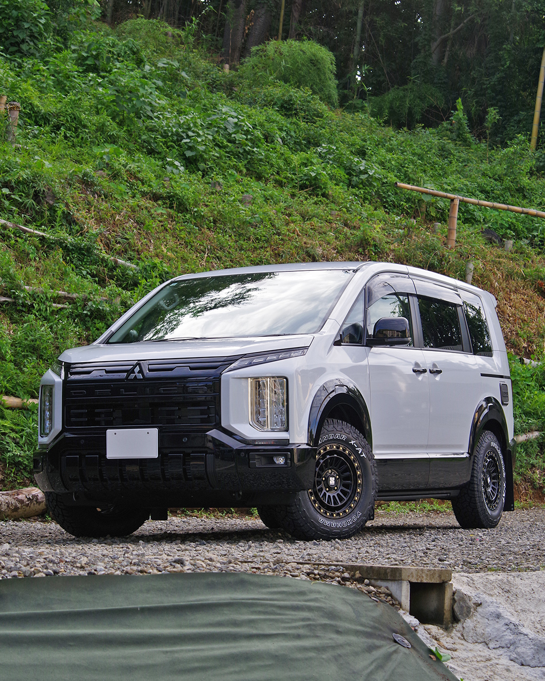 デリカD5にXJ08　ジオランダーXATで装着