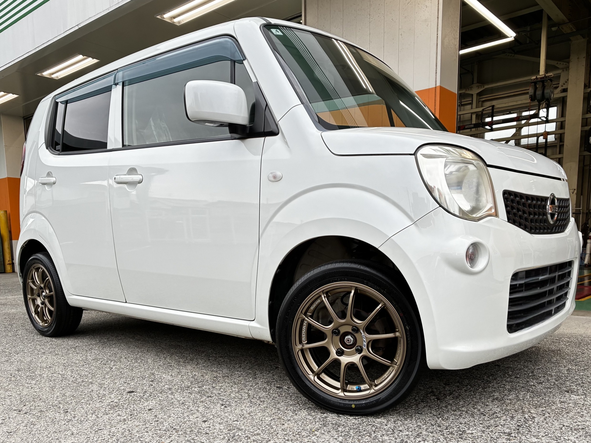 モコ　ADVAN　RZ2