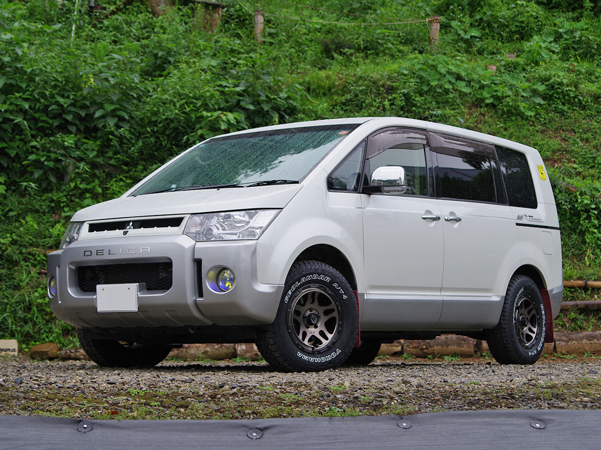 デリカD5にデルタフォースオーバーランダーのマットスモークポリッシュ