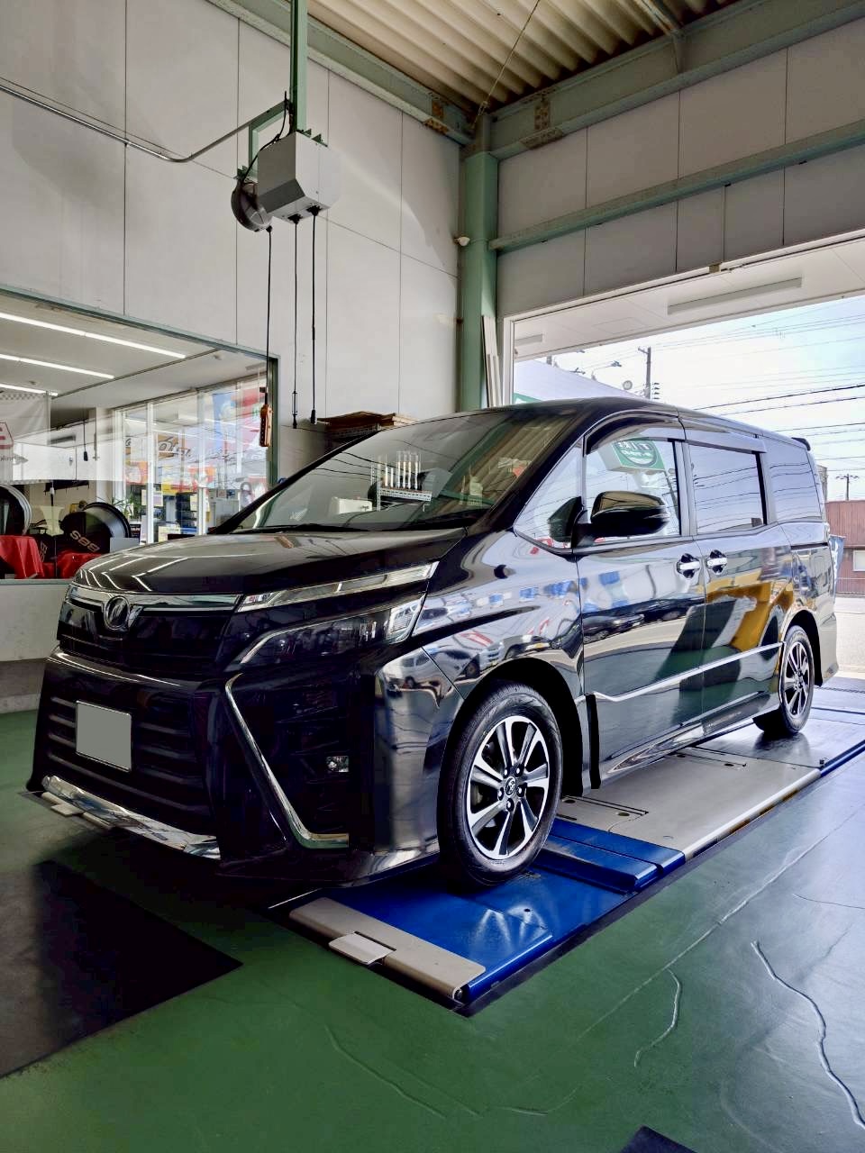 ヴォクシーにRV03を装着
