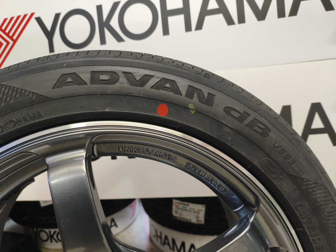 ADVAN dB &times; ADVAN Racing TC-4